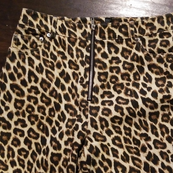 Leopard Denim ankle pants 30 waist 26 from crotch - Picture 2 of 7